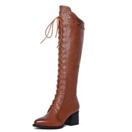 Haute Qualité Femmes Chunky Heel Cowhide Bottes de Cowhide Lady Lady Luxe Véritable Cuir Side Fermeture à glissière Bottes à genoux de Style européen Taille de grande taille