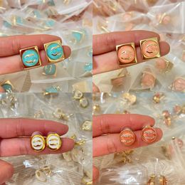 Hoogwaardige vrouwen designer sieraden oorbellen oorstop goud vergulde roestvrijstalen oorrang kristal parel merk brief bruiloftsfeestjes geschenken