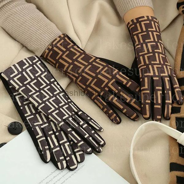 Haute qualité femmes mode lettre cinq doigts gants marque designer doux hiver chaud lettres gant cadeau pour amour petite amie