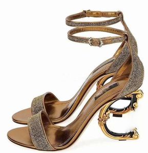 Haute qualité femmes Luxurys Designers sandales talons chaussures bout ouvert véritable alphabet en cuir verni chaussure avec boîte