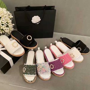 Hoogwaardige dames slippers Fashion Sandals Beach Classic Slippers Platform Alphabet Ladies Leather Flat 35-41