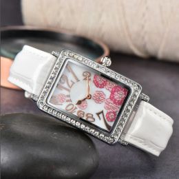 Hoogwaardige vrouwen horloges Quartz Beweging Kijk Rose Gold Silver Case Leather Riem damesjurk Watch Enthousiast Top Designer Polshorloges Franck Muller