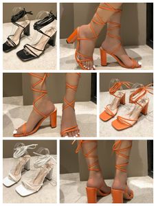 Sandalias altas Tacones Diseñador Top Boda Correa de tobillo sexy Sandalia de suela de cuero real Tacón de aguja de cristal Zapatos para mujer 36-43 72716