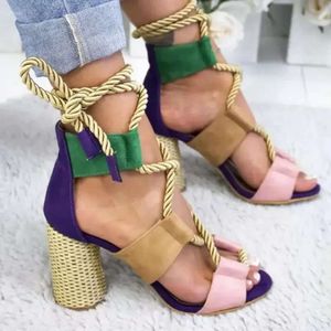 Hauts sandales s talons cross patchwork liés de la mode d'été chaussures de dames pointues pointues chaussures de sangle