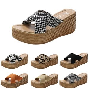Hoge sandalen slippers mode dames hakken schoenen gai zomer platform sneakers drievoudige witte zwart bruin groene kleur32 180