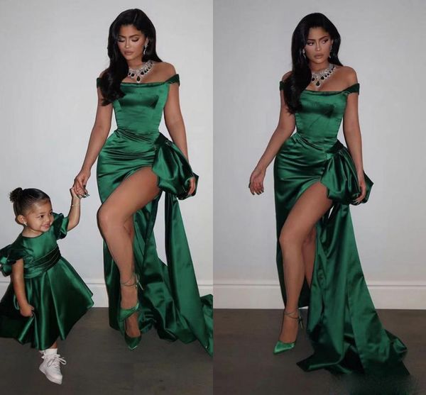 Robes de soirée de célébrité Kylie Jenner vert émeraude à fente haute, épaules dénudées, robes de bal de forme sirène, robe d'occasion péplum