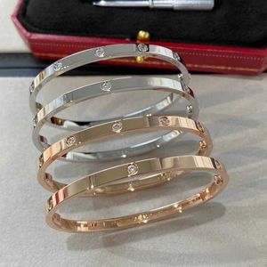 Bracelet haut standard Cadeau de premier choix Gold Love étroite et large avec un bracelet de diamants pour les femmes avec un logo original Cartter