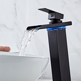 Basin LED High Style Robinet en laiton noir Bascall Basin Faucet Single Hole Tap Hot and Cold Water Booker Taps Rocupet Bathroom Faucet