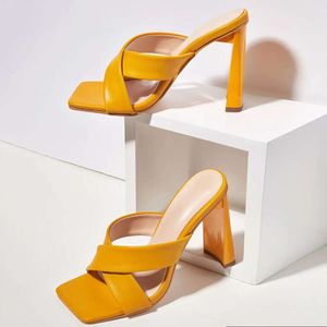 High Three Heel 2024 dames sandalen 10 cm wit geel zwart dikke hakken mode buitenjurk bruiloft off 7a9 s