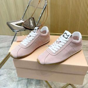 Version haute début de printemps nouveau produit, simple lacet up Sports Sports Training allemand Forrest Gump Shoes, Flat Fothed Small White Shoes for Women