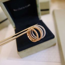 Version haute Fanjia Pearl Women's Rose's Gold plaquée CNC CNC Finement sculpté Bague de perle ronde, bracelet, bracelet