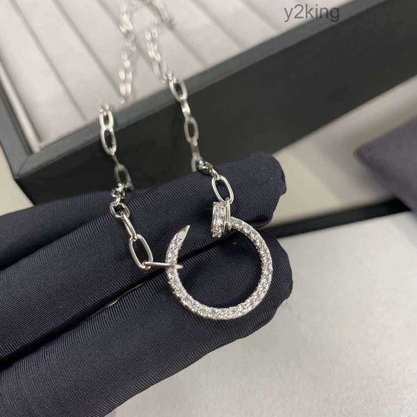 Collier à ongles en diamant complet High Couples Pendant personnalisé à la mode pour les femmes Light and Niche Design Sense VMPV VMPV