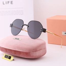 Version haute Miu nouvelles lunettes de soleil classiques pour femmes lunettes de soleil haut de gamme tendance de la mode style étranger 012