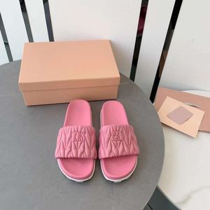 Hoge versie ~ Mujia Sheepskin Flat Bottomed Slippers voor vrouwen die zomertoerisme dragen Beach Flip Flops, modieuze open teen sandalen