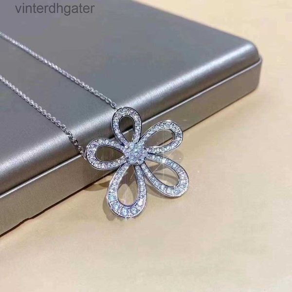 Version haute originale 1to1 Collier de marque Sunshine Flower Flower Pure Silver Collier pour femmes luxe léger et concepteur unique Collier de tour de tour de haute qualité