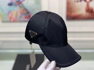 Chapeau PR version haute 1: 1 super A boutique triangle inversé logo en métal Casquette de baseball