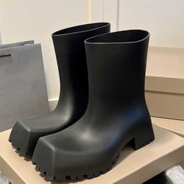 Botas de lluvia de alta versión para hombre y mujer, botas cuadradas de goma, zapatos de diseñador bb, zapatos impermeables antideslizantes, botas de suela gruesa a la moda