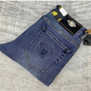 Versión alta Vers Diseñador Jeans Hombres Pantalones Vaqueros bordados clásicos Pantalones casuales para hombre Tallas grandes Moda Jeans rectos 29-42