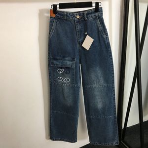 Hoge taille dames rechte jeansbroek Denim broek voor dames Geborduurde jeansbroek met zakontwerp