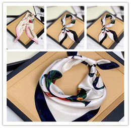 Highend Fashion L Silk Handbag Scarf Bandons Femme Femme Classic Lettre Scraves Bands à cheveux du sac supérieur 50x50cm Le gradient Color2608971