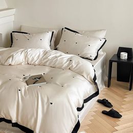 Highend Heart Broidered Liberding Ensemble 100% Lyocell Natural Plant Plant Fibers Cover avec feuilles Black Edge Quilt 240424