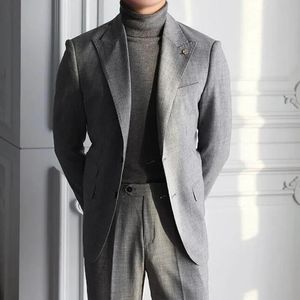 Highend Solid Men Suit Grey Fashion Lapel Single Basted Blazer Ensemble Smart Casual Wedding Tuxedo Male Suit Slim 2 Piece 240412