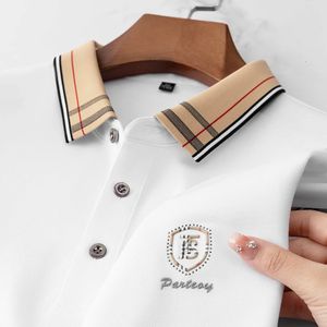 Highend Summer Mens ShortSleeved Business Casual Casual Trendy Polo Polo Couleur solide Couleur Broidered Design Top Fashion 240415