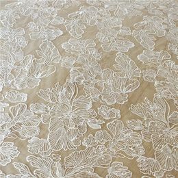 tissu en dentelle de meilleure qualité tissu de dentelle de robe nuptiale avec paillettes tissu de dentelle de largeur de 130 cm Vente par cour 240408