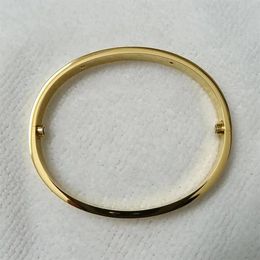 Bracelet de haute qualité avec placage en or 8 carats d'une largeur de 6 mm, le cadeau pour votre amoureux 231225