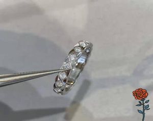 Hoogwaardige titanium staal liefdesring mannen en vrouwen stijlen buitenste geruite diamantpatroon kleine aromatherapie ring verpakking geschenkdoos 788290349