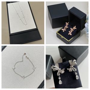 Nieuwe mode vlinder ketting geschenken vlinder armband oorbellen karabijn schakelarmband armband sieraden voor moeder vrouwen en meisjes hoge kwaliteit