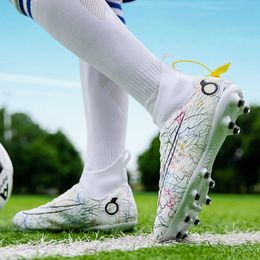 Hightquality Dress Football Boots Chaussures Cronaldo Competition Training Chores Anti Slip Wear Fustal Soccer Chuteira Society