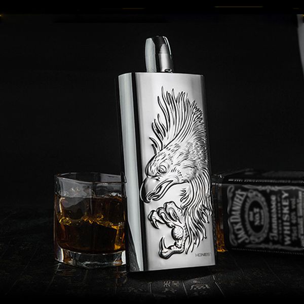 Hip Flasks Portable Flagon Eagle Motif Whisky Vin Pot 17 Oz En Acier Inoxydable Liqueur Alcool Cap Voyage Tour Drinkware 221124