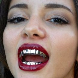 Hip Hop 18K Real Gold Brass Punk Dents Grillz Dental Buck Fangs Up Up Bottom Tooth Cosplay Party Party Rappement Jewelry Gifts Wholesale