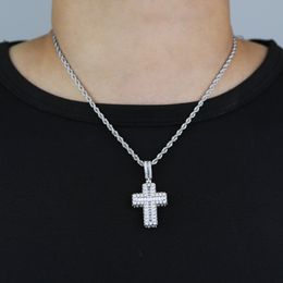 Collier pendentif en croix Hip Hop Garbant grand collier de zircon 18K Bijoux de religion à plaque d'or réelle