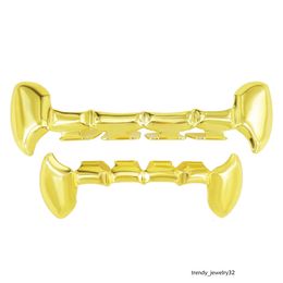 Hip Hop exagère Vampire Fang Grillz Gold Dentans Set Real Gold Electroplated Demains Decoration