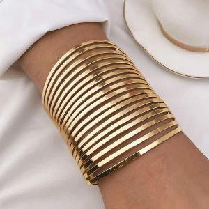 Hip Hop Hollow Out Cuff Bracles larges Vintage Fashion Gold Silver Color Bangle For Women Men Bracelets 2024 Nouveaux bijoux