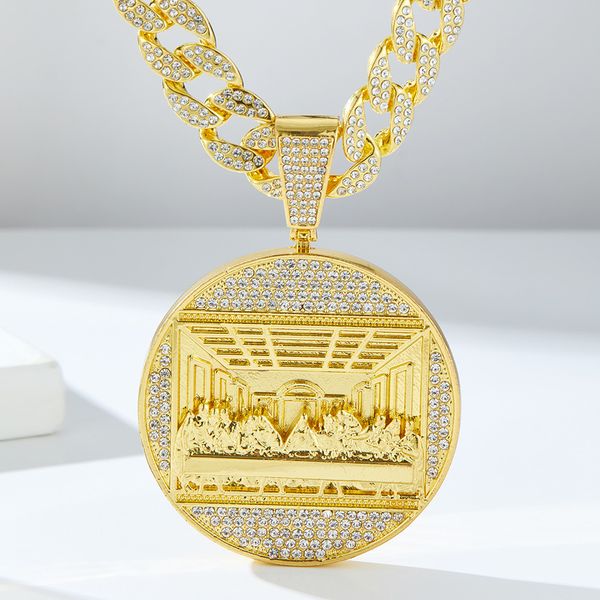 Collier pendentif hip-hop à grand disque Le motif de la Cène de Jésus et de ses disciples, faisant une déclaration tendance et cool pour les hommes