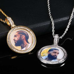 Colgante de memoria de Hip Hop, conjunto de cobre, collar con marco de fotos Circular Chaoren de circonita cuadrada en T