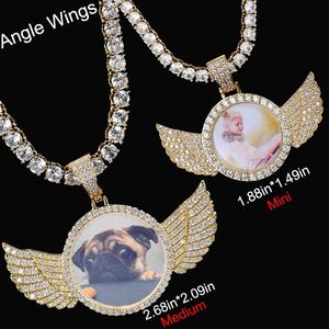 Hip Hop Hanger Bling CZ Memorial Fotolijsten Projectie Ketting Po Custom Angel Wing Hangers 240119