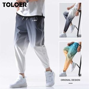 Hiphop Streetwear Joggers Broek Mannen Casual Cargo Pant Broek High Street Elastische Taille Gradiënt Kleur Harem Pant Man 211201