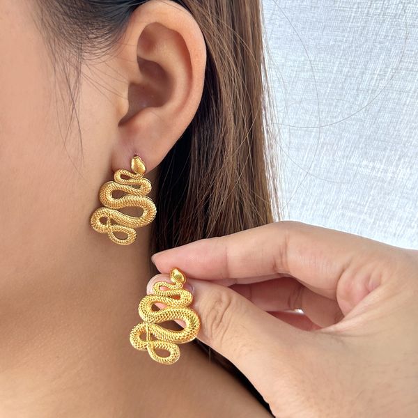 Boucles d'oreilles de style hip-hop, nouvelles boucles d'oreilles minimalistes à la mode et personnalisées pour femmes, boucles d'oreilles en forme de serpent doré en acier inoxydable d'amazon transfrontalier,