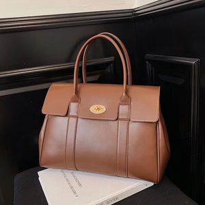 Heup topkwaliteit Tote Bag Leather Shoulder Designer Bag Women Lederen Handtas Britse merk Satchels Toes Crossbody Messenger Bag 230802