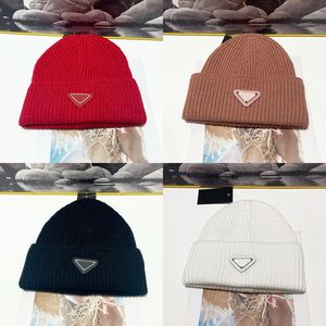 Hiphop Beanie Hat Designer Knit Designer Cap Femmes Bonnet Hiver Mode Extérieure Confortable Cachemire Classique Chapeau De Luxe Pour Hommes Résistant Au Froid Épaissir PJ019