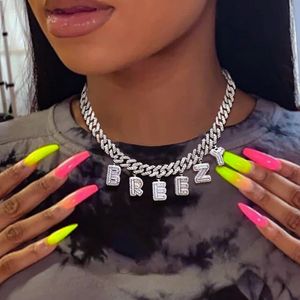 Hiphop Bling 5A Zircon Cubique 12mm Largeur Cubain Lien Chaîne Baguette Cz Pavé 26 Alphabet Initiale Charme Diy Nom Collier Ras Du Cou