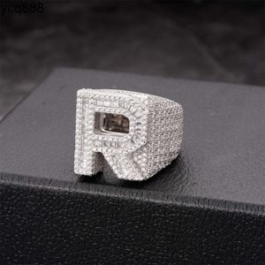Hiphop Mode Iced Out Baguette Diamond Brass Chunky 925 Sterling Zilveren Naam 26 Letter Moissanite Ring