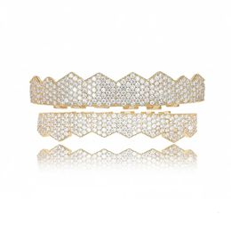 Hiphop Iced Out 5A Zircon dents Grilles Sigle pour hommes Gold Color Cumbic Zirconia 8pcs Tooth Top Bottom Charms Grills Cover 240507