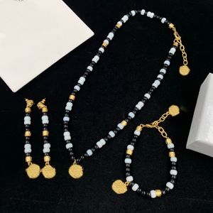 Hiphop Punk noir perles de résine blanches style hip-hop personnalisé femmes collier bracelet boucle d'oreille ensemble Banshee Designer bijoux cadeaux d'anniversaire XMS15 -07