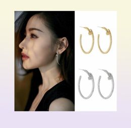 HIPHOP Women oorbellen Hyperbole Crystal Nail Hoop oorbellen voor vrouwen Rhinestone Rivet oorbellen Femme Brincos Fashion Show Jewelry2941177