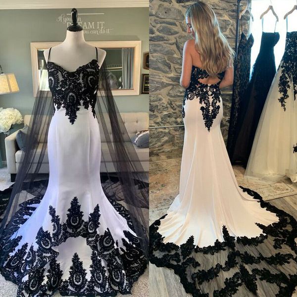 Vestido de novia de encaje negro gótico hippie 2022 Vestidos de novia bohemios de satén de sirena sexy blanco Fuera del jardín Novia campestre Sin respaldo Playa Robe De Mariee